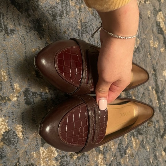 VIONIC Savannah Wine Leather Loafer Flats - Picture 4 of 7
